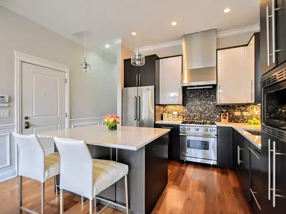 3rd image of 1124 W Wrightwood Ave APT 3E