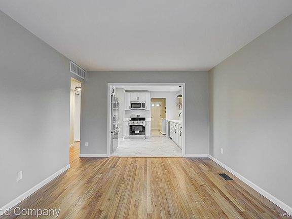 3rd image of 550 Roth Blvd