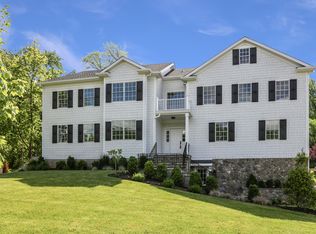 2 Manor Ln, Scarsdale, NY 10583