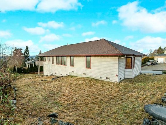 3rd image of 6704 57th St NE