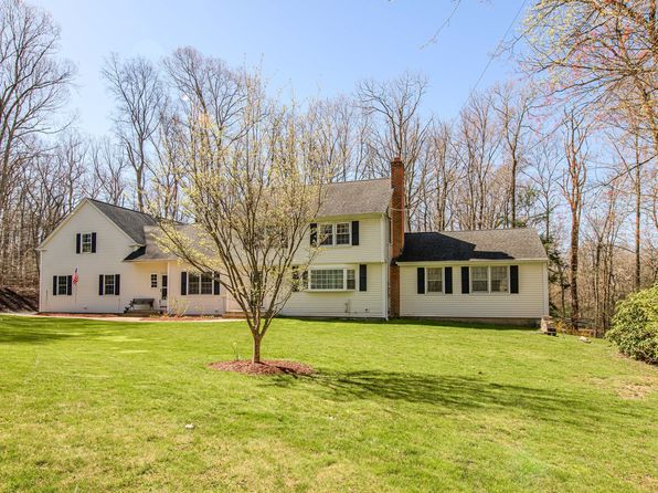 14 Woodcliff Dr, Simsbury, CT 06070