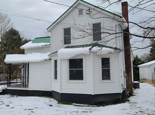 20 James St, Phoenix, NY 13135
