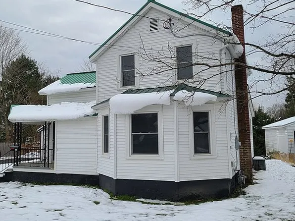 20 James St, Phoenix, NY 13135