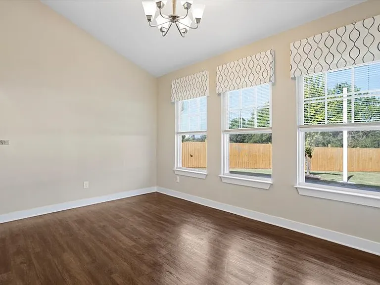 120 Thames Valley Dr — Photo 13