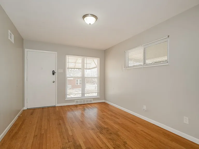 113279_018_living_room_13567831.jpg