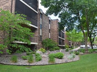 10451 Greenbrier Rd APT 116, Minnetonka, MN 55305