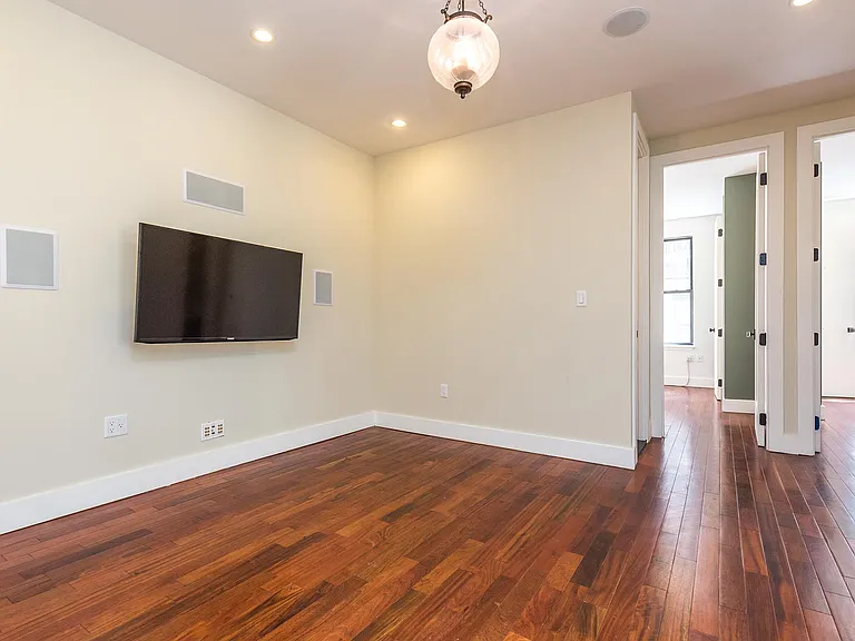 330 Starr St #3F — Photo 9