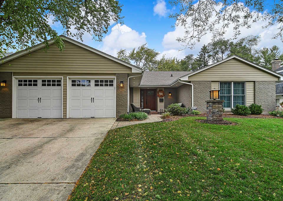1st image of 22W108 Glen Valley Dr