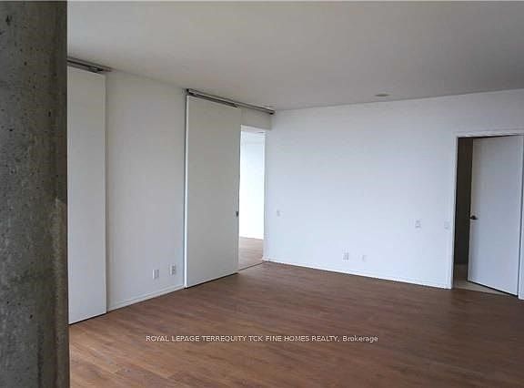 5th image of 125 Peter St #802
