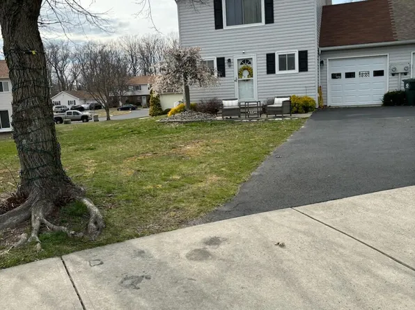 12 Tracey Court, Howell, NJ 07731