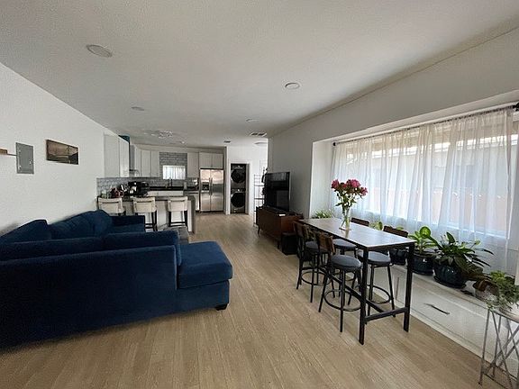 4th image of 4061 Front St #1