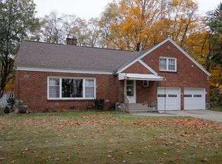 290 Riverside Dr, Allegan, MI 49010