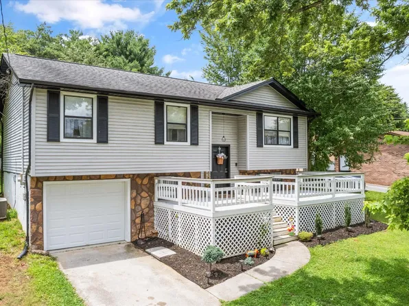 3123 Valemont Dr, Maryville, TN 37803