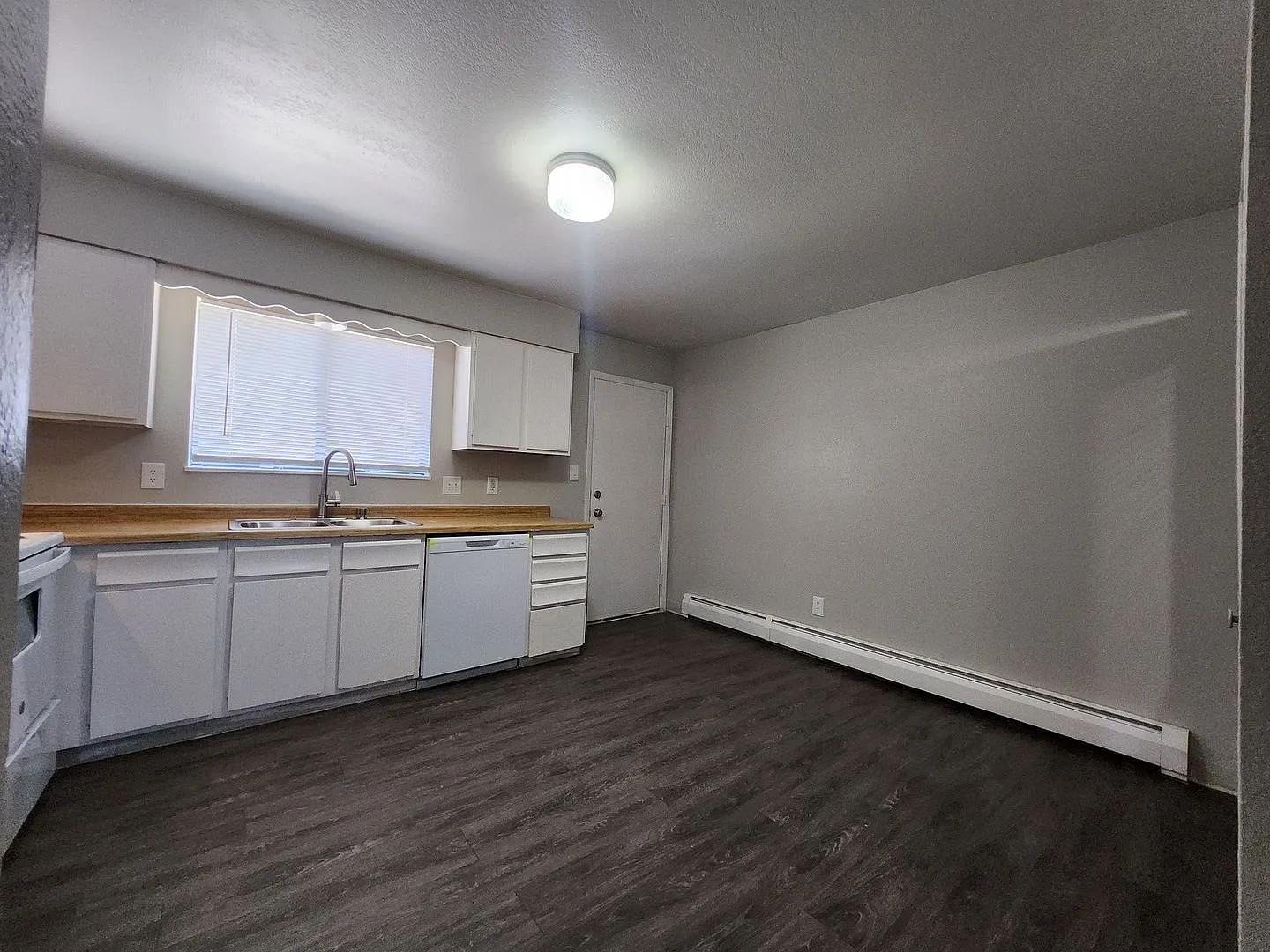 Freshly Updated 2 Bed / 1 Bath Townhome with Yard Access Now Leasing! — Photo 4