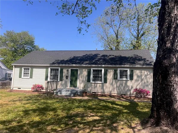 21 Langley Ave, Newport News, VA 23601