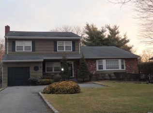 64 Muriel Ave, Lawrence, NY 11559