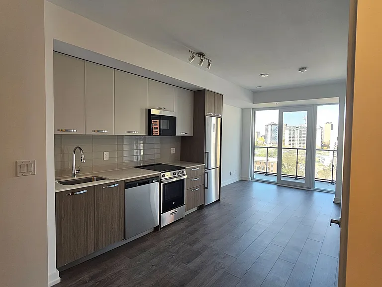 75 James St S #1101 — Photo 6