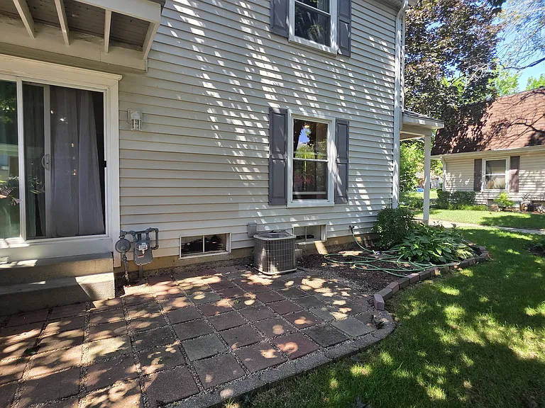 556 Manor Cir — Photo 24
