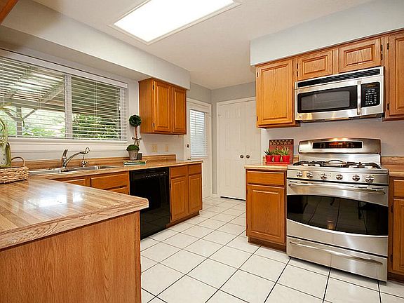 3rd image of 3427 Fort Richmond Dr