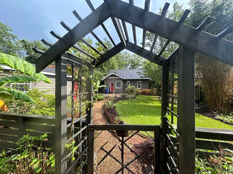 2827 Wilmot Ave — Photo 48