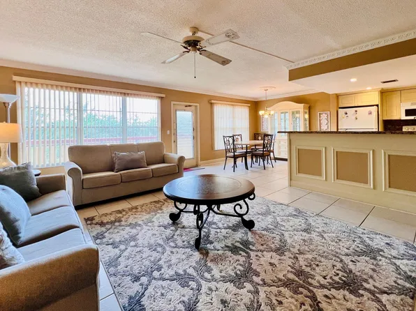 306 Wellington L, West Palm Beach, FL 33417