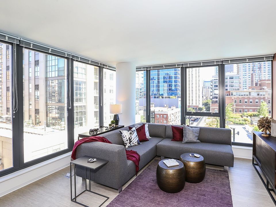 1st image of 101 W Superior St APT 805