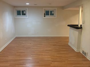8033 W Lyons St, Niles, IL 60714