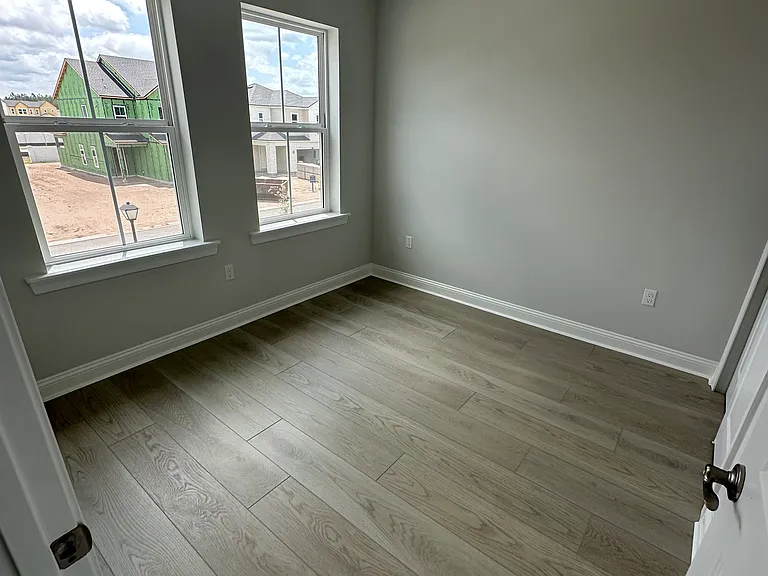 82 Bedford Terrace St — Photo 16