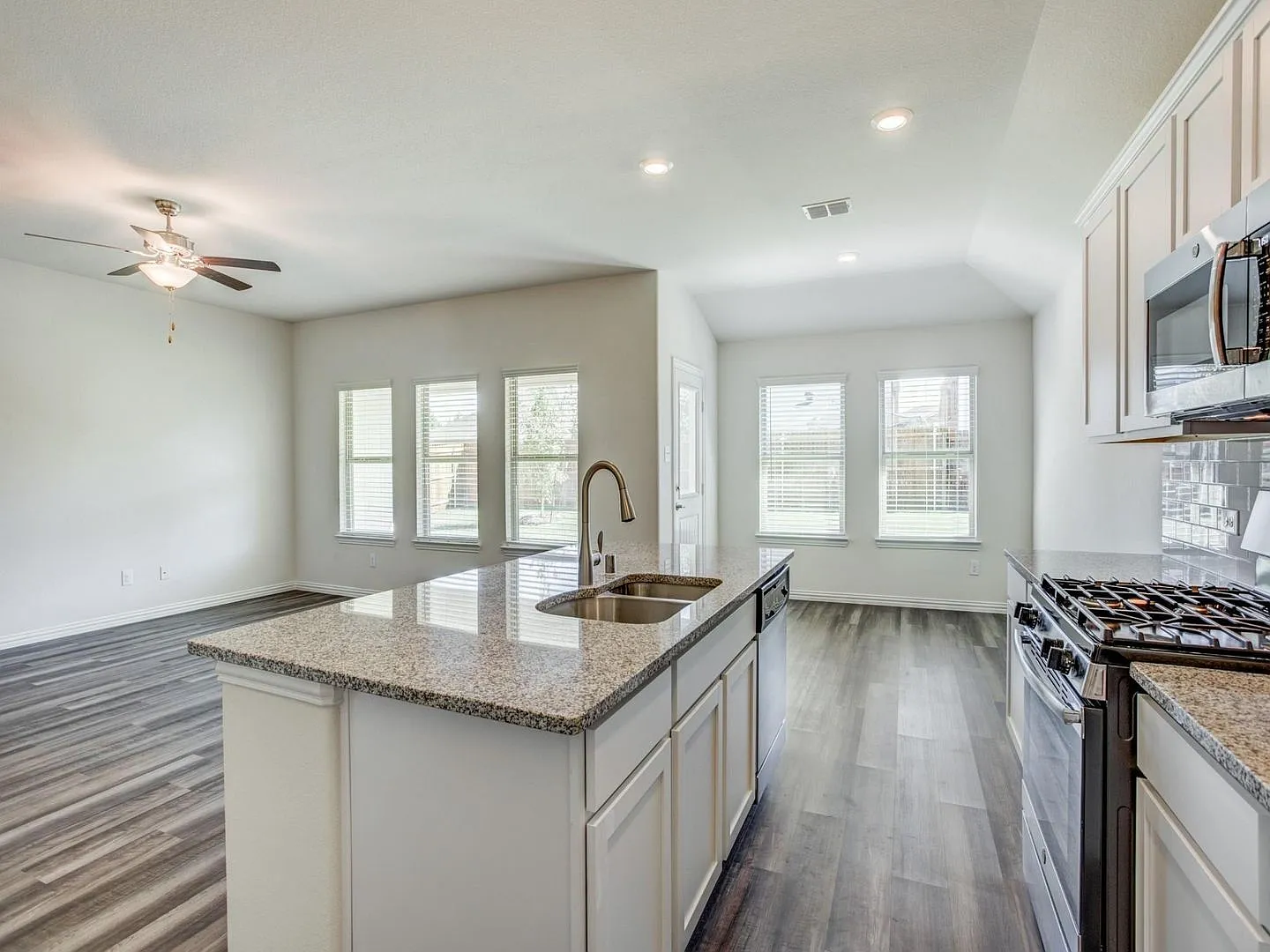 Beautiful 1.5-Story Home in Avery Pointe, Anna — Photo 3