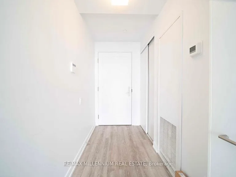 28 Wellesley St E #3001 — Photo 2