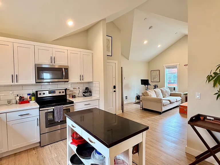 1609 E Columbia St #4 — Photo 7
