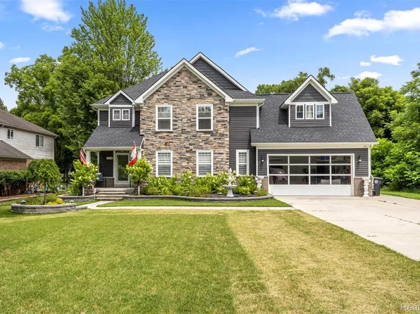 29106 Broadmoor St, Livonia, MI 48154