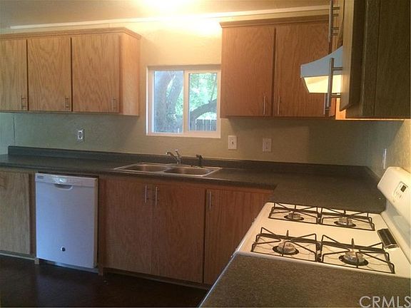 Gas stove, dishwasher, stainless sink.