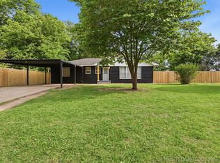 909 W 9th St, Ada, OK 74820