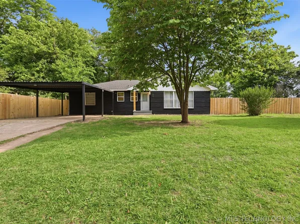 909 W 9th St, Ada, OK 74820