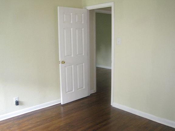 5th image of 213 Seford Dr