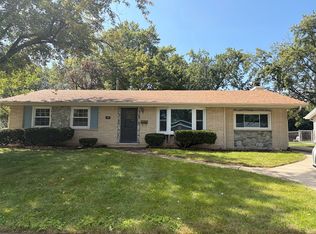 616 Grace Ln, Schaumburg, IL 60193
