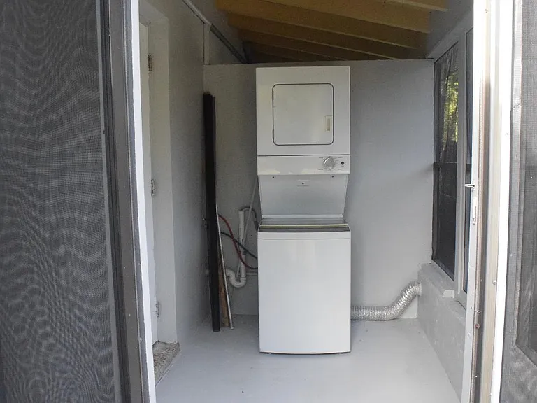 301 SW 8th St #1 — Photo 2