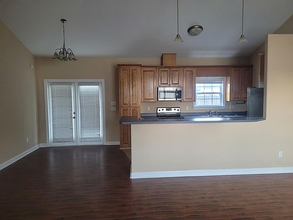 3rd image of 8 Hemlock Way
