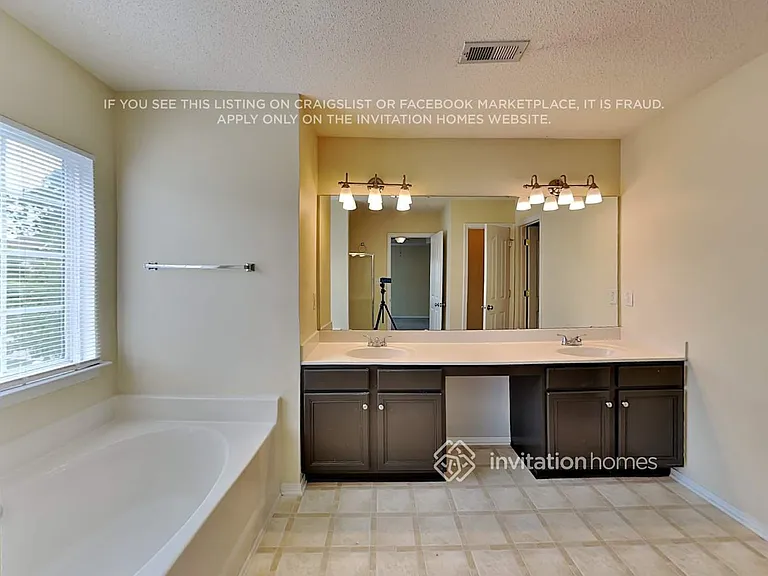 5720 Enoree Ln — Photo 12