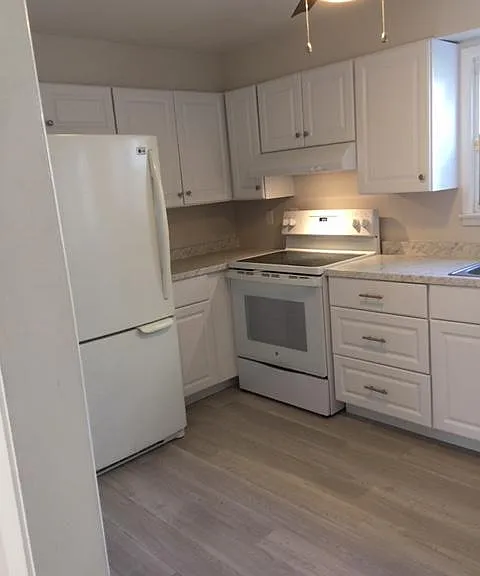 1024 Grovehill Rd — Photo 2