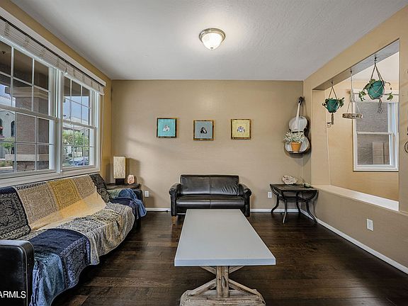 4th image of 2238 E Wayland Dr