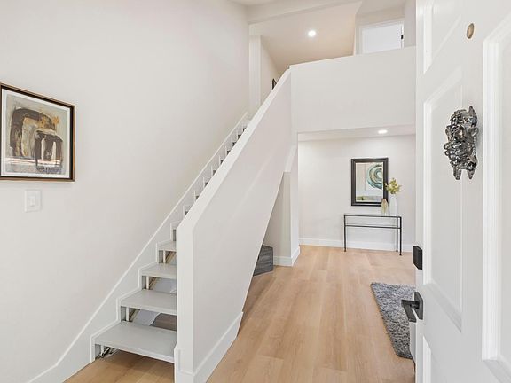 3rd image of 257 Los Palmos Way