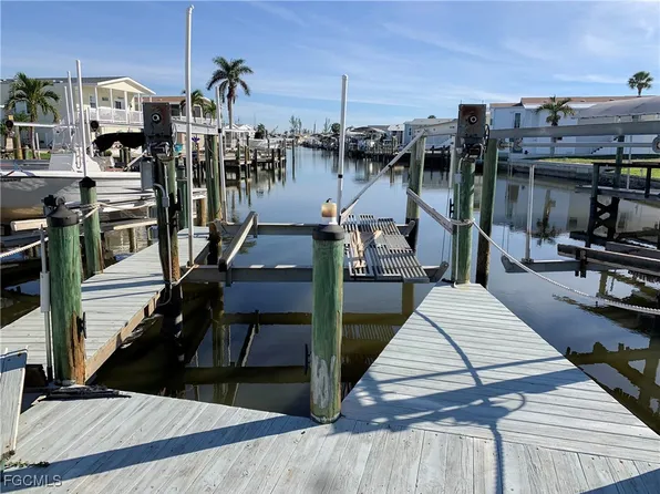 11361 Dogwood Ln, Fort Myers Beach, FL 33931