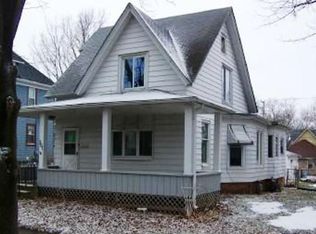 301 S Locust St, Genoa, IL 60135