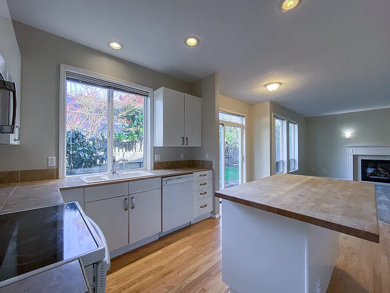 4682 Winthrop Ct — Photo 6