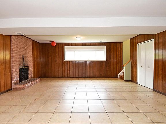 3rd image of 1043 Warbler Pl