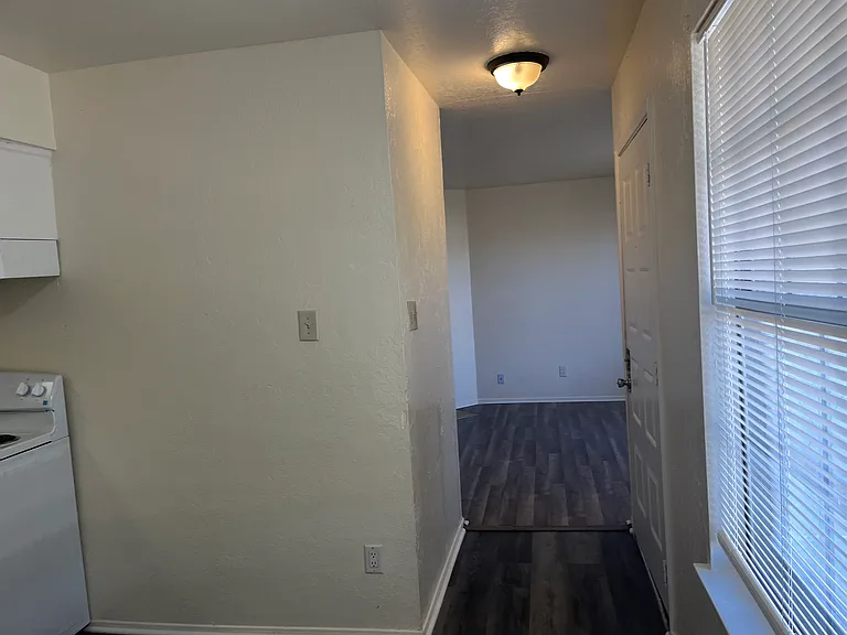 Fully Updated 2 Bedroom End Unit in Rio Rancho — Photo 41