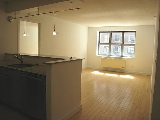 Sold by Manhattan Best Realty, Inc. | media 18