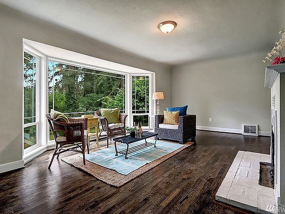 3rd image of 10106 Lake Steilacoom Dr SW